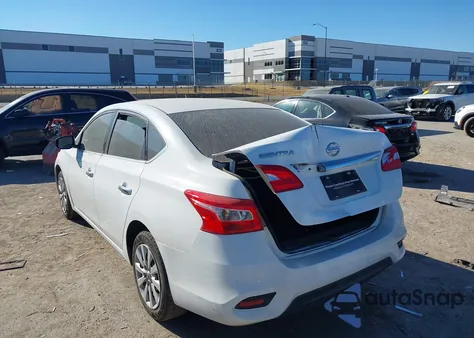 2017 Nissan Sentra S z USA, uszkodzony, nr VIN 3N1AB7APXHY346614
